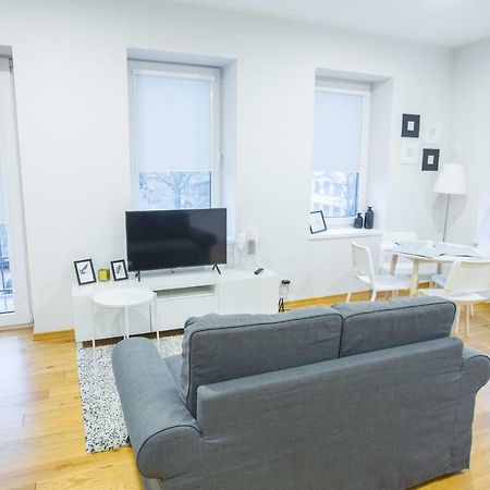 Bright 1Bd Apartment In Old Town By Hostlovers Kaunas Exteriör bild