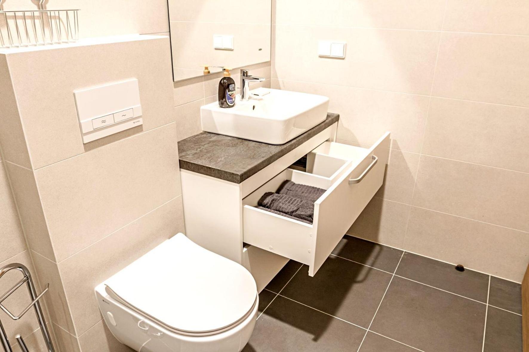 Bright 1Bd Apartment In Old Town By Hostlovers Kaunas Exteriör bild