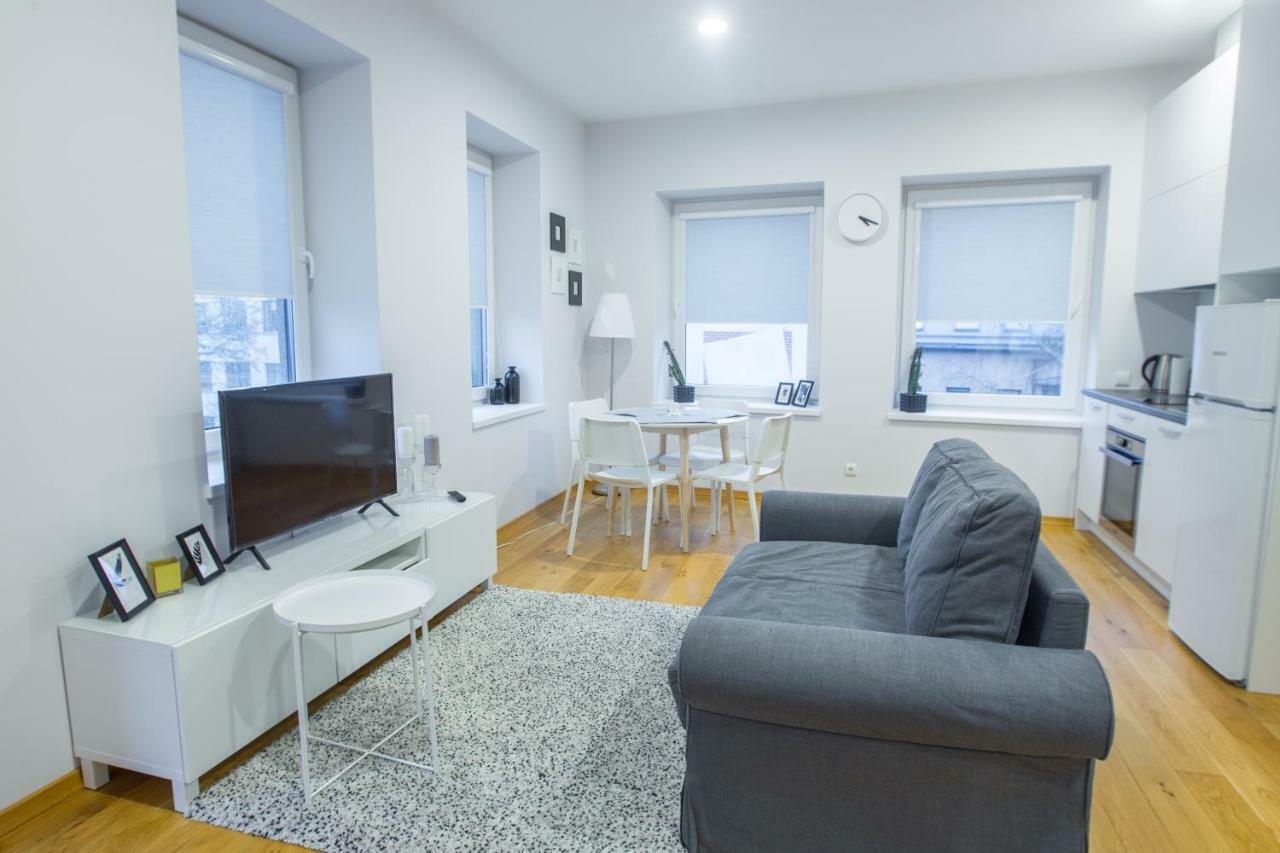 Bright 1Bd Apartment In Old Town By Hostlovers Kaunas Exteriör bild